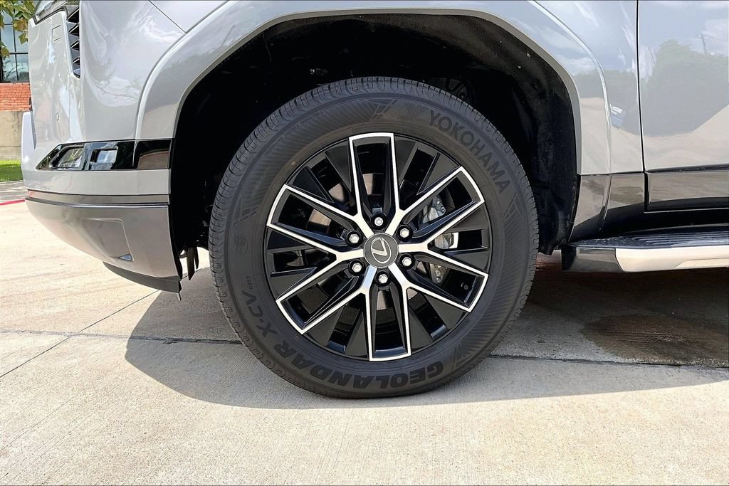 Used 2026 Lexus GX 550 w/ Accessory Package (2T) AWD/4WD image 11