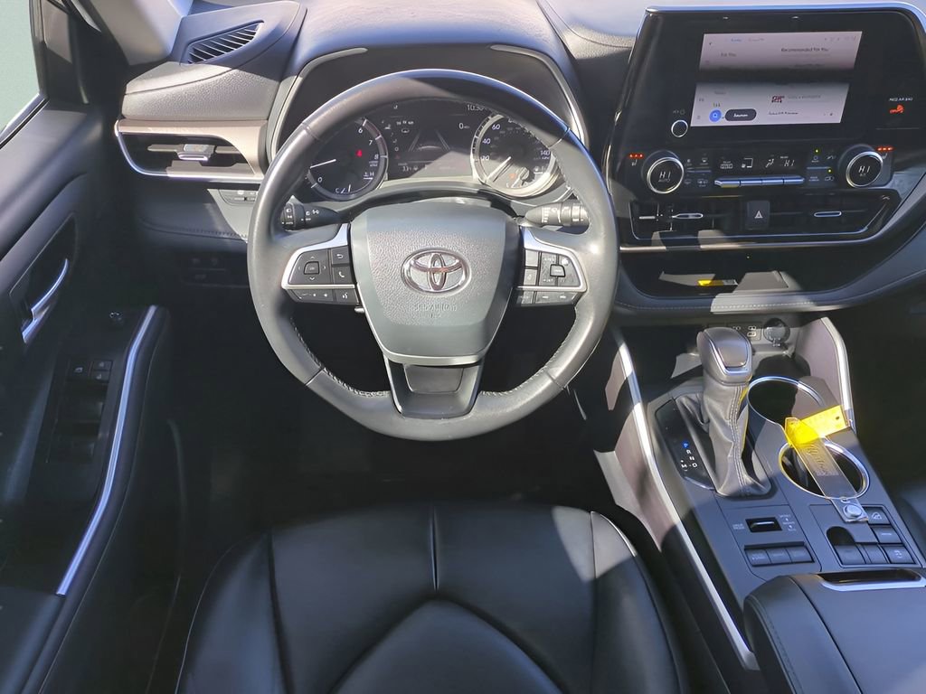 Certified 2024 Toyota Highlander XLE image 15