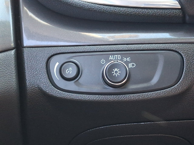 Used 2022 Buick Encore Preferred w/ Safety Package AWD/4WD image 25