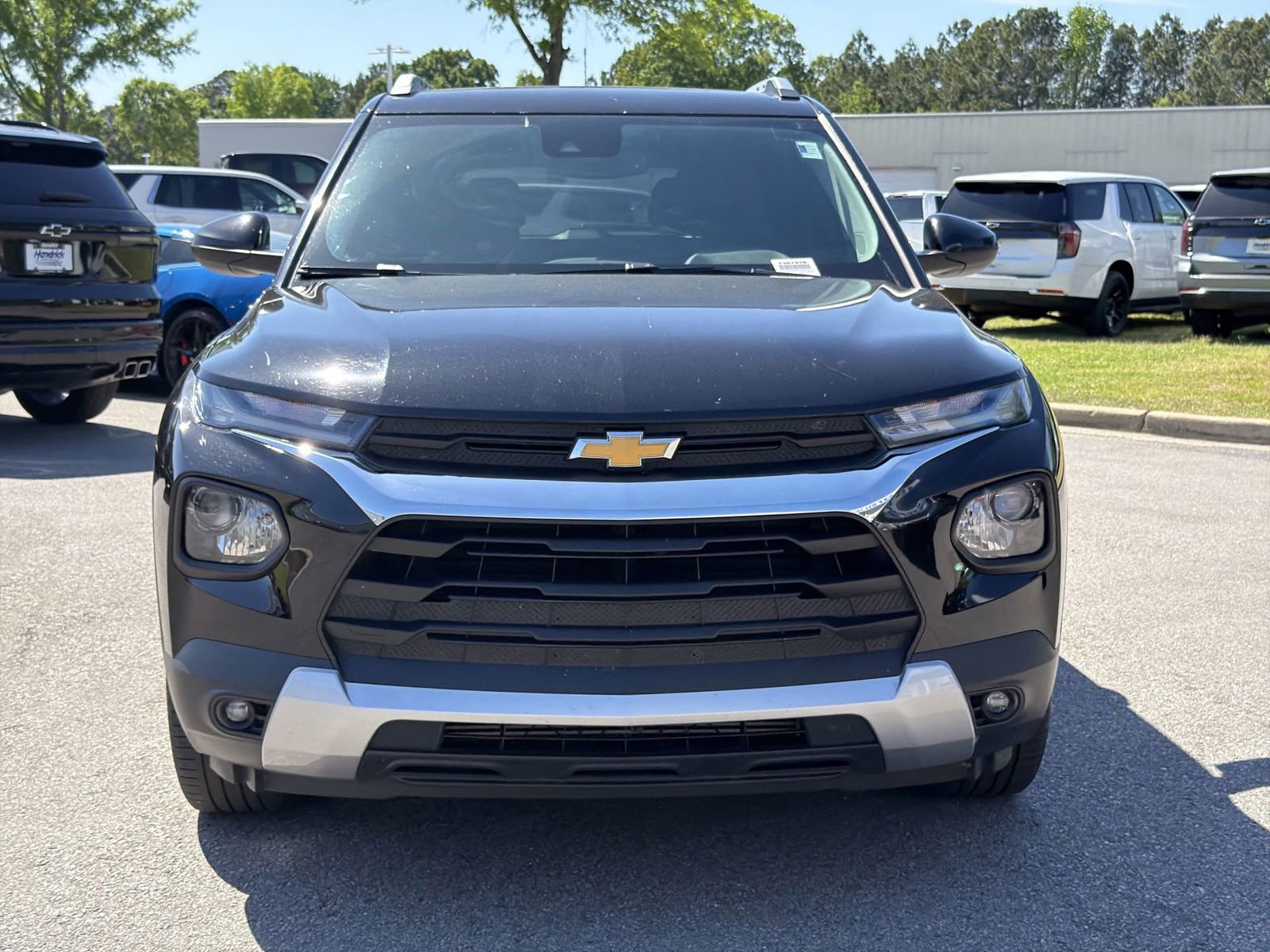 Used 2023 Chevrolet TrailBlazer LT w/ Convenience Package AWD/4WD image 3