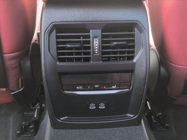 Certified 2026 BMW 330i xDrive Sedan w/ Premium Package image 18