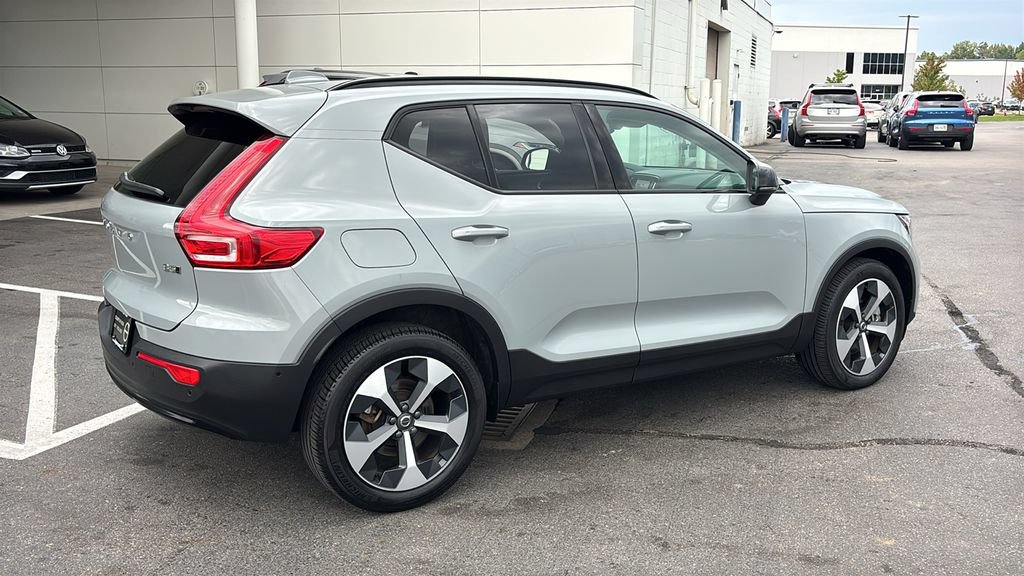 Used 2026 Volvo XC40 B5 Plus AWD/4WD image 28