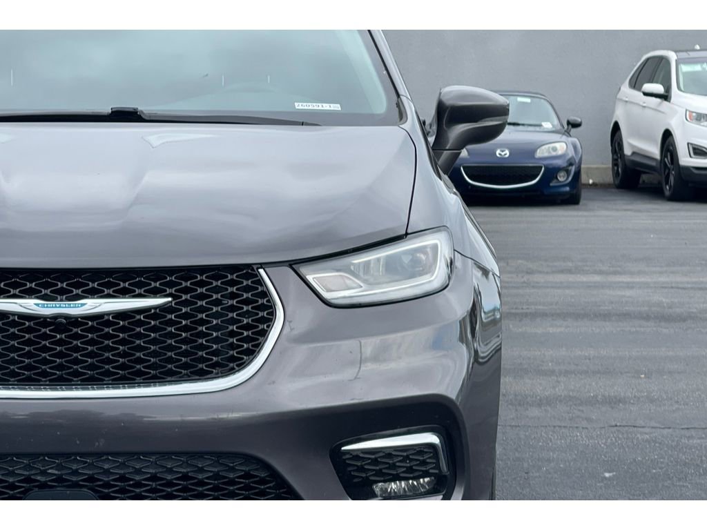 Used 2021 Chrysler Pacifica Touring w/ Uconnect Theater Family Group image 17