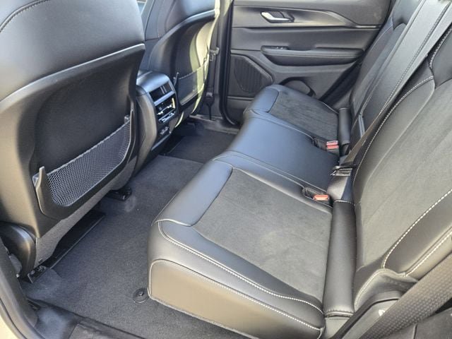 New 2025 Jeep Grand Cherokee Altitude AWD/4WD image 19