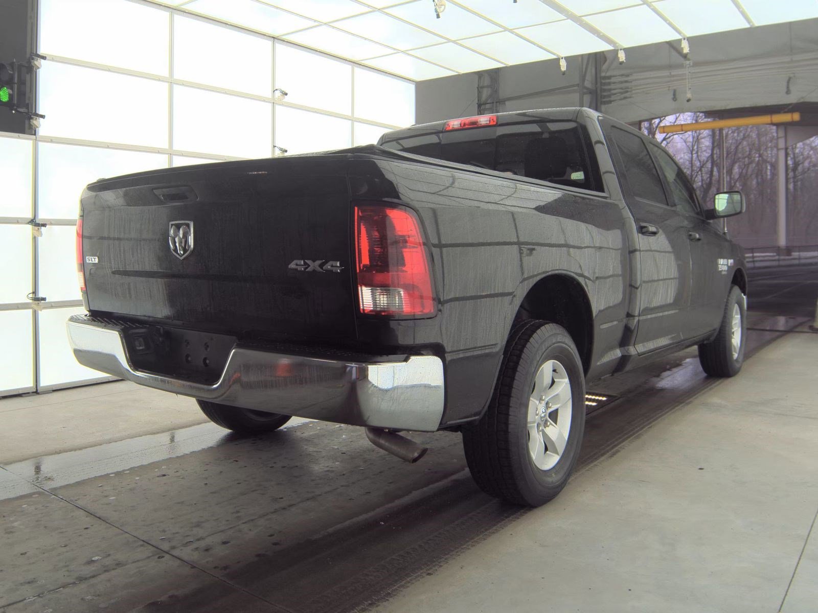 Used 2020 RAM 1500 Classic SLT image 7