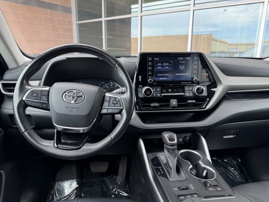 Used 2021 Toyota Highlander XLE AWD/4WD image 16