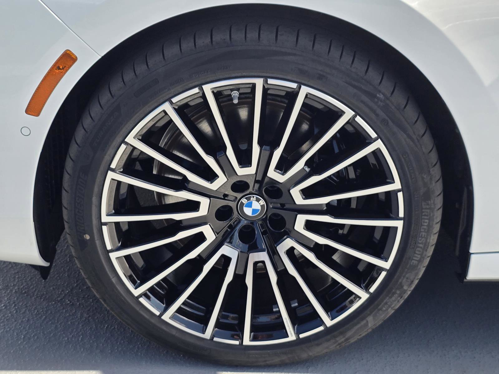 New 2026 BMW 760i xDrive w/ Luxury Rear Seating Package AWD/4WD image 7