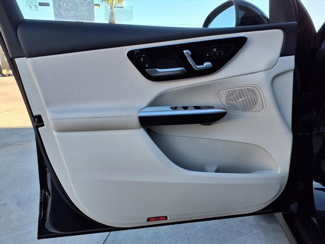 Used 2025 Mercedes-Benz GLC 300 image 13