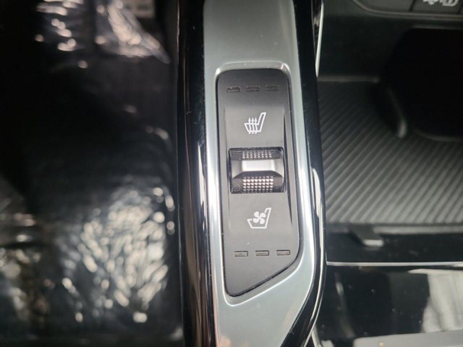 Used 2024 Kia Sorento SX Prestige w/ Sage Leather Package AWD/4WD image 34