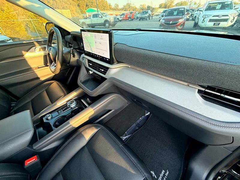 Used 2025 Ford Explorer Active image 28