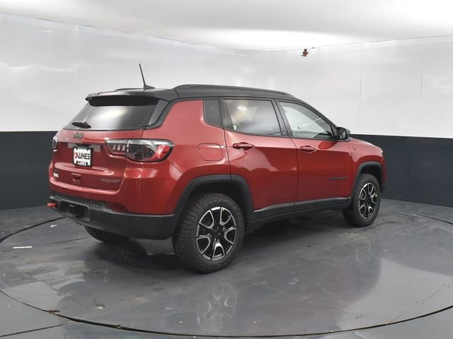 New 2026 Jeep Compass Trailhawk w/ Sun, Sound & Navigation Group AWD/4WD image 8