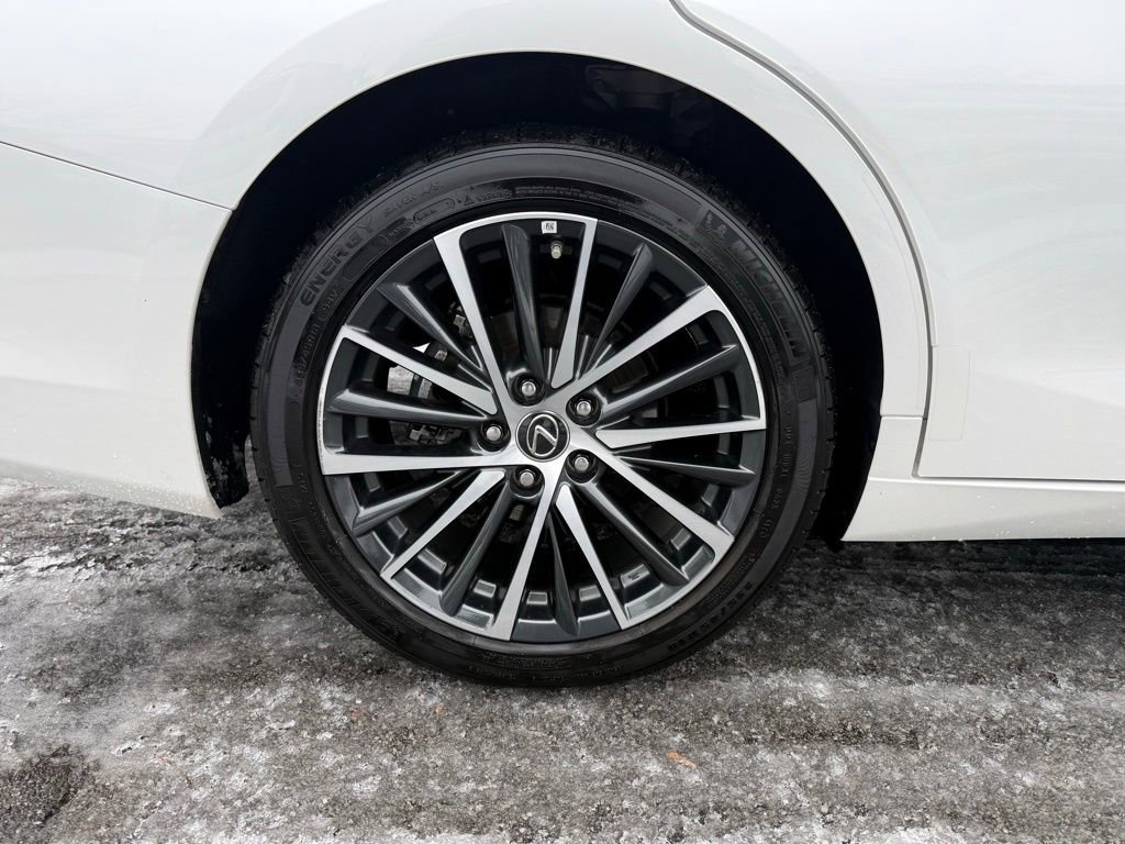 Certified 2025 Lexus ES 300h w/ Premium Package image 28