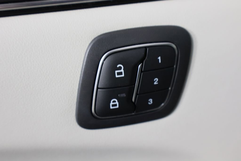 Used 2021 Ford Mustang Mach-E Premium image 23