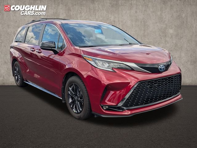 Used 2024 Toyota Sienna XSE AWD/4WD image 1