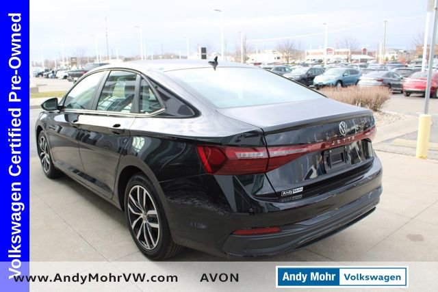 Used 2025 Volkswagen Jetta SE image 4