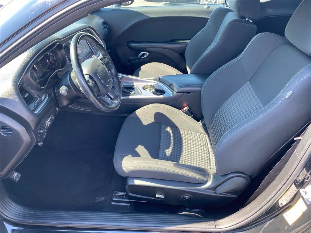 Used 2019 Dodge Challenger R/T w/ Blacktop Package RWD image 9