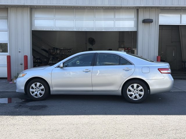 Used 2011 Toyota Camry LE FWD image 5