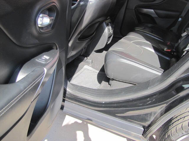 Used 2019 Jeep Cherokee Limited image 13