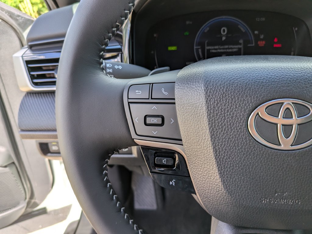 Used 2026 Toyota Camry SE FWD image 31