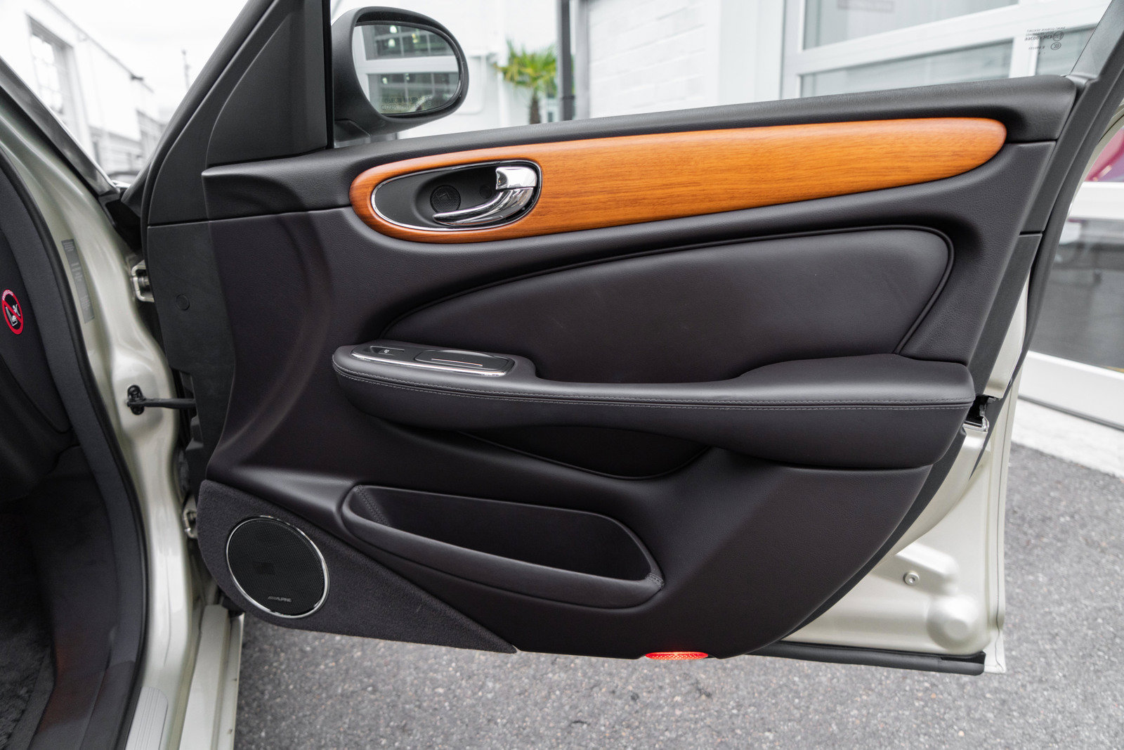 Used 2006 Jaguar XJ Vanden Plas Super V8 Portfolio RWD image 50