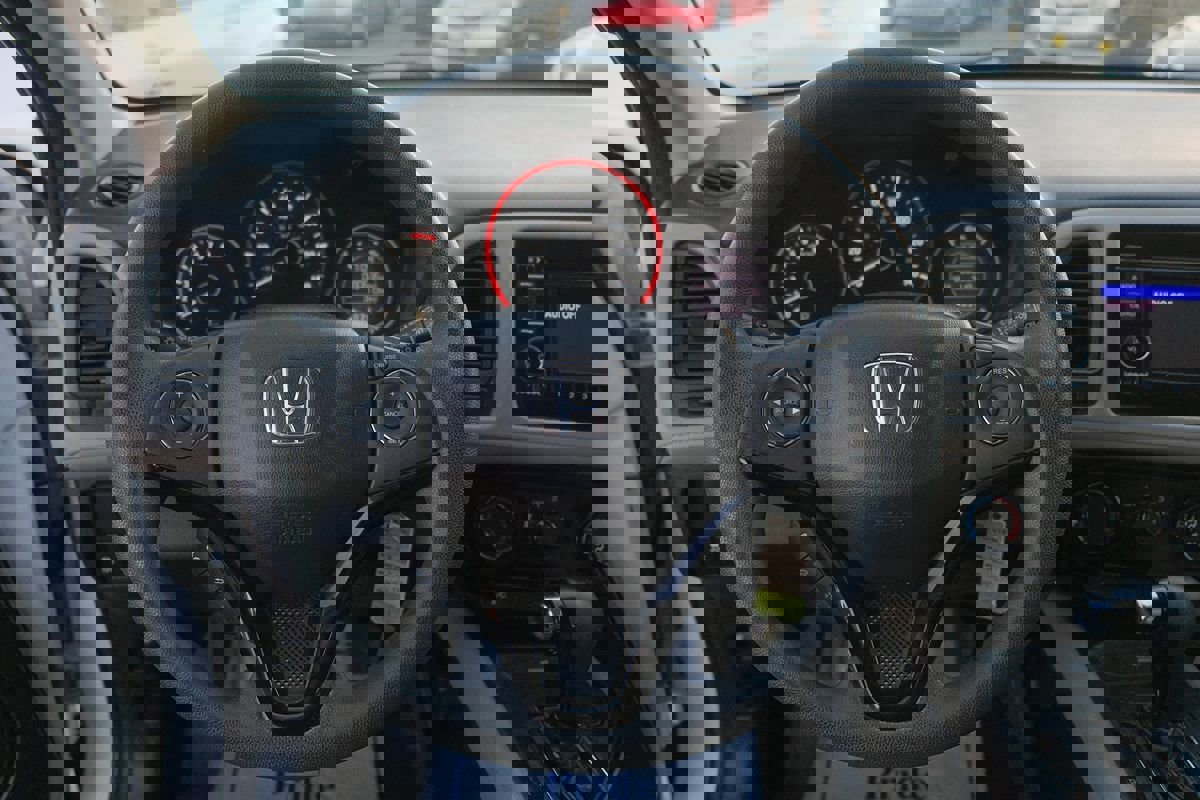 Used 2017 Honda HR-V LX image 16