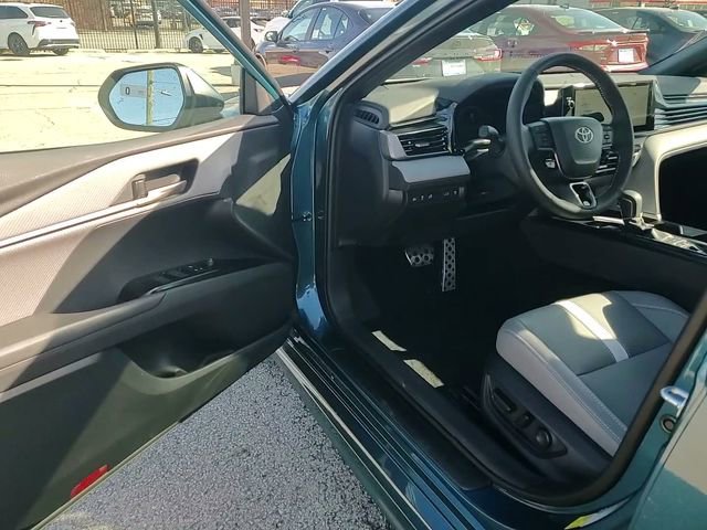 Used 2026 Toyota Camry SE w/ Multimedia Upgrade Package image 9
