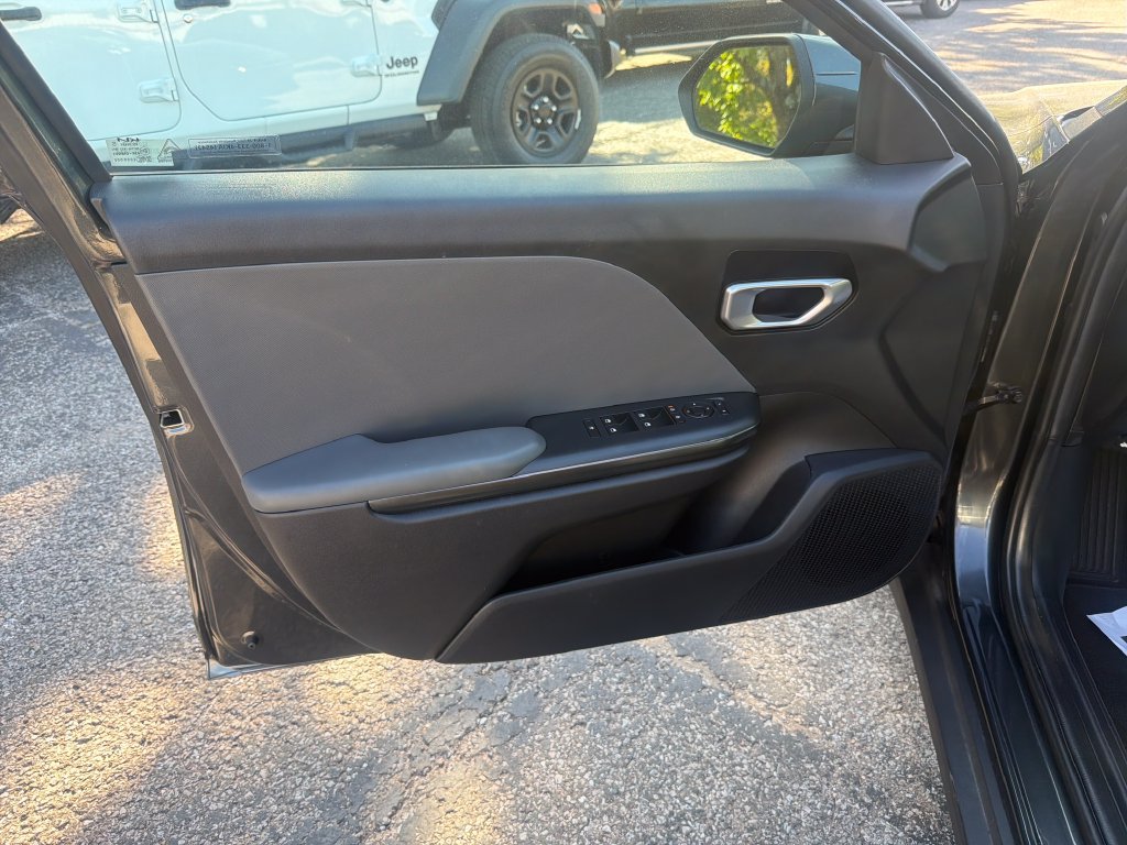 Used 2025 Kia K4 FWD image 13