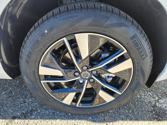 New 2026 Volvo XC60 B5 Plus w/ Protection Package Premier AWD/4WD image 18