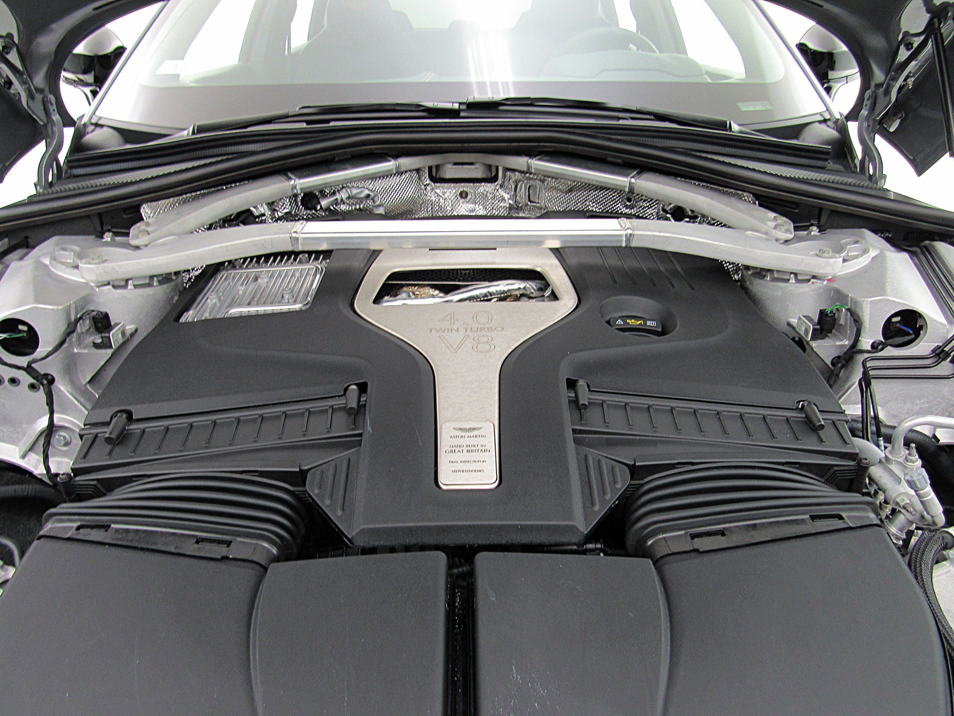 Used 2023 Aston Martin DBX AWD/4WD image 18
