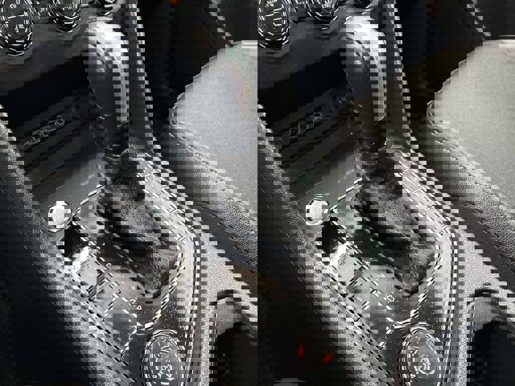 Used 2020 Volkswagen Tiguan SE w/ Panoramic Sunroof Package image 27