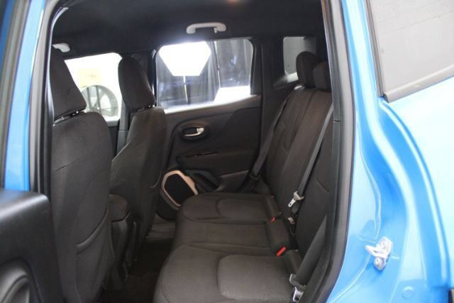 Used 2015 Jeep Renegade Latitude FWD image 19