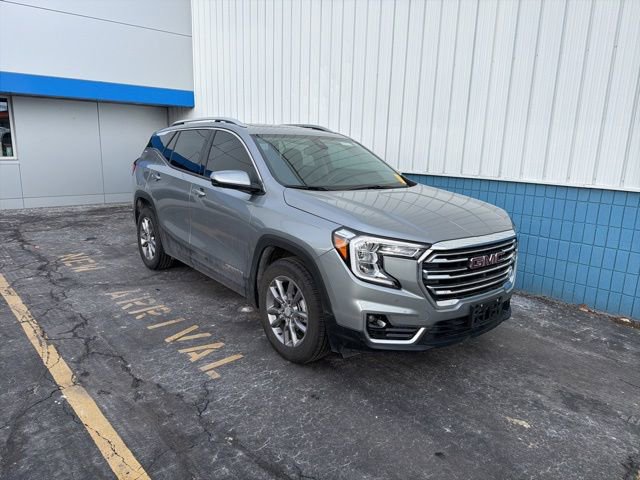 Used 2024 GMC Terrain SLT w/ Infotainment Package II image 1