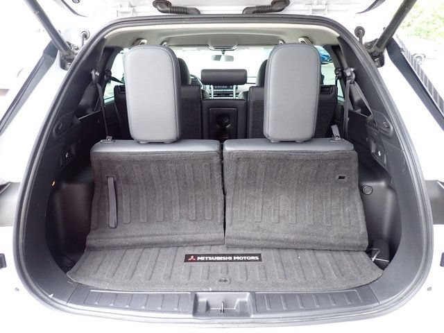 Used 2022 Mitsubishi Outlander SE AWD/4WD image 7