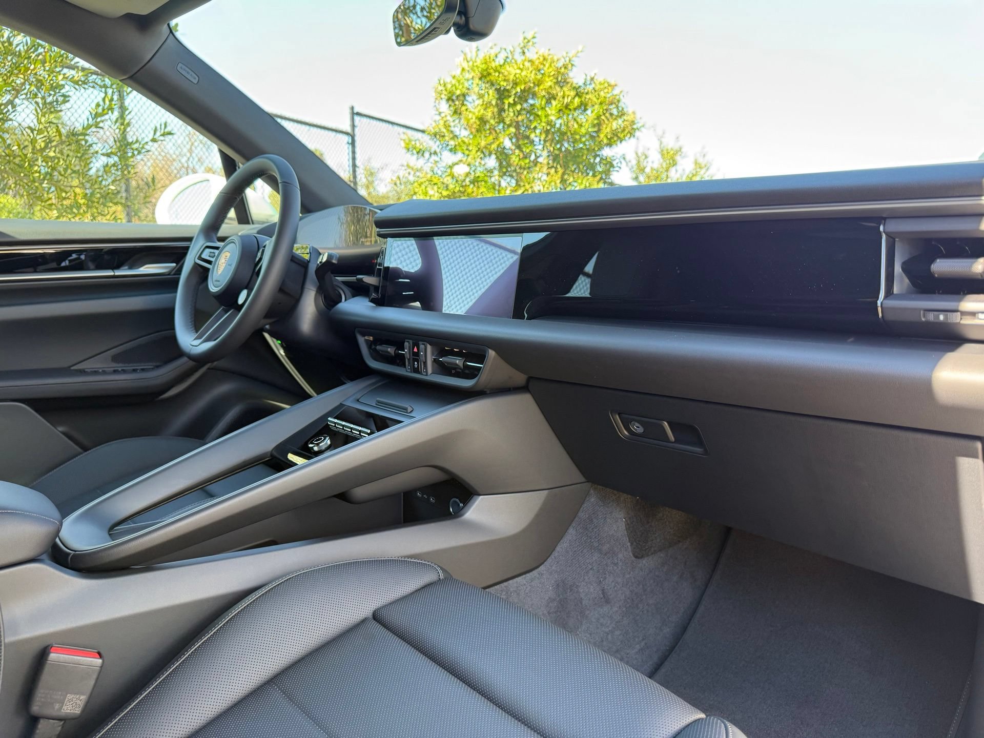 Used 2026 Porsche Macan Electric RWD image 23