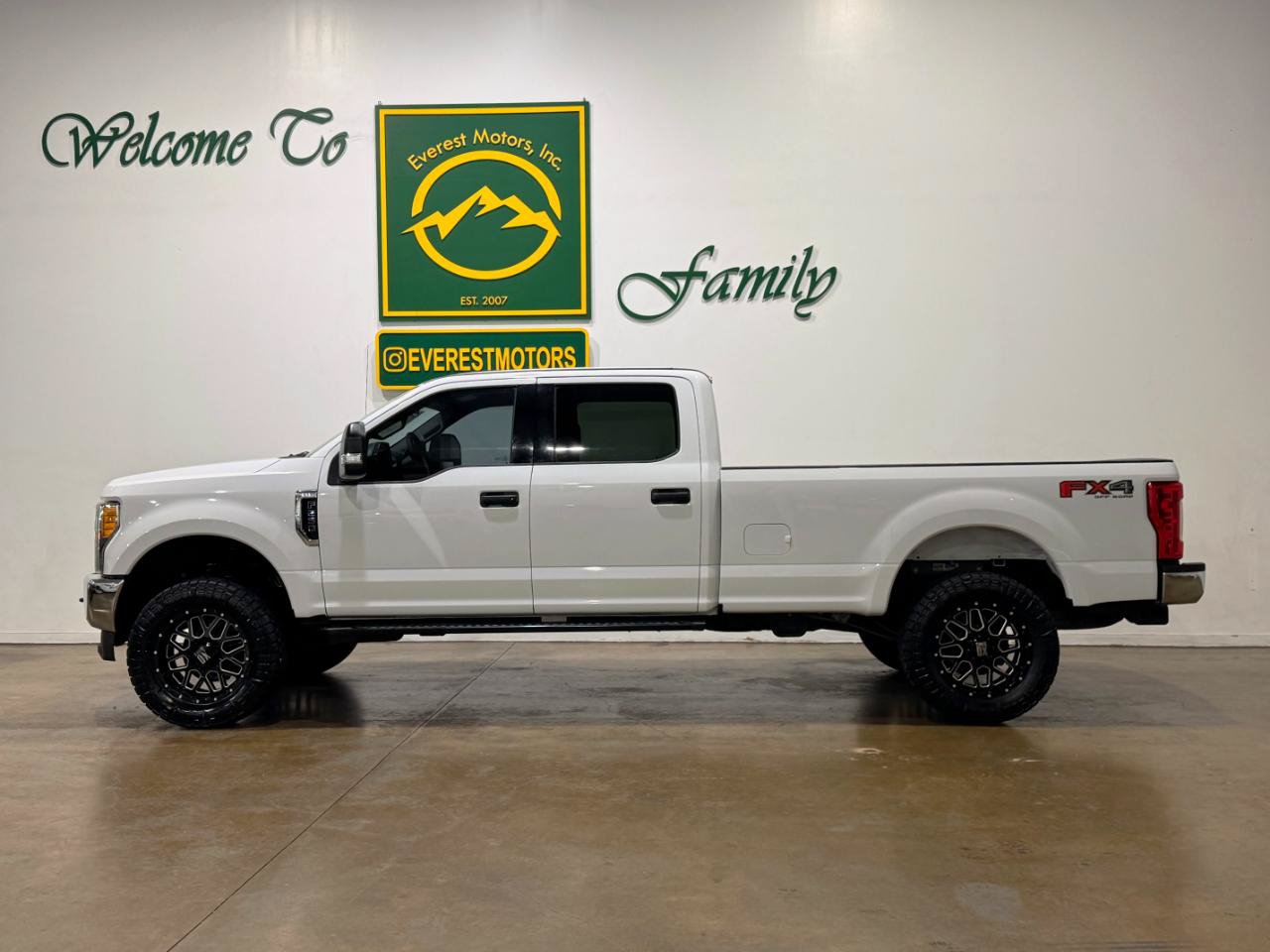 Used 2017 Ford F250 XLT AWD/4WD image 6