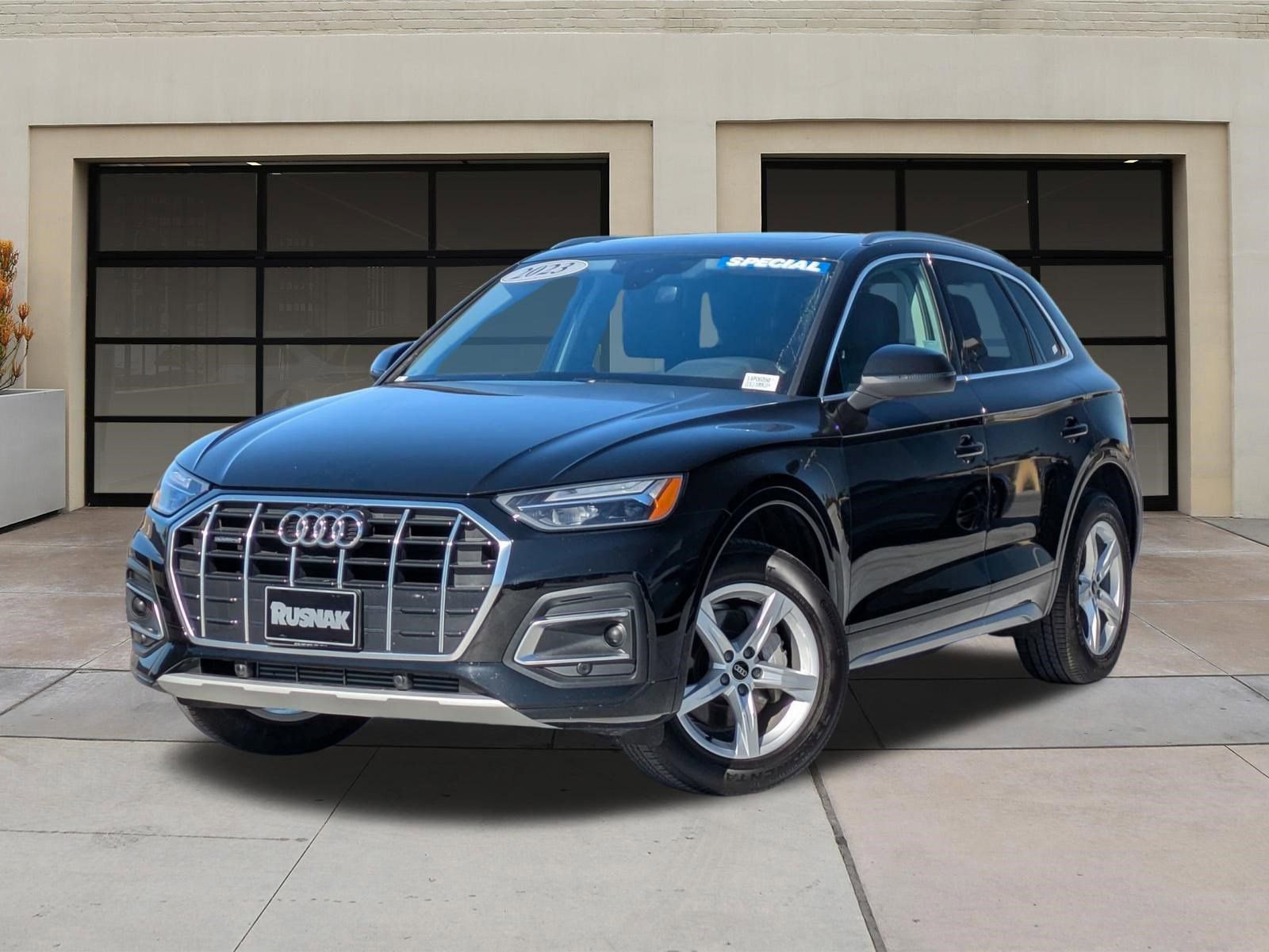 Used 2023 Audi Q5 2.0T Premium w/ Convenience Package AWD/4WD image 3