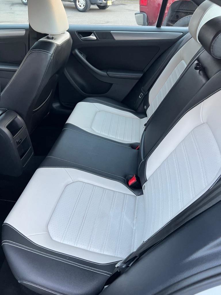 Used 2016 Volkswagen Jetta Sport w/ Lighting Package image 30