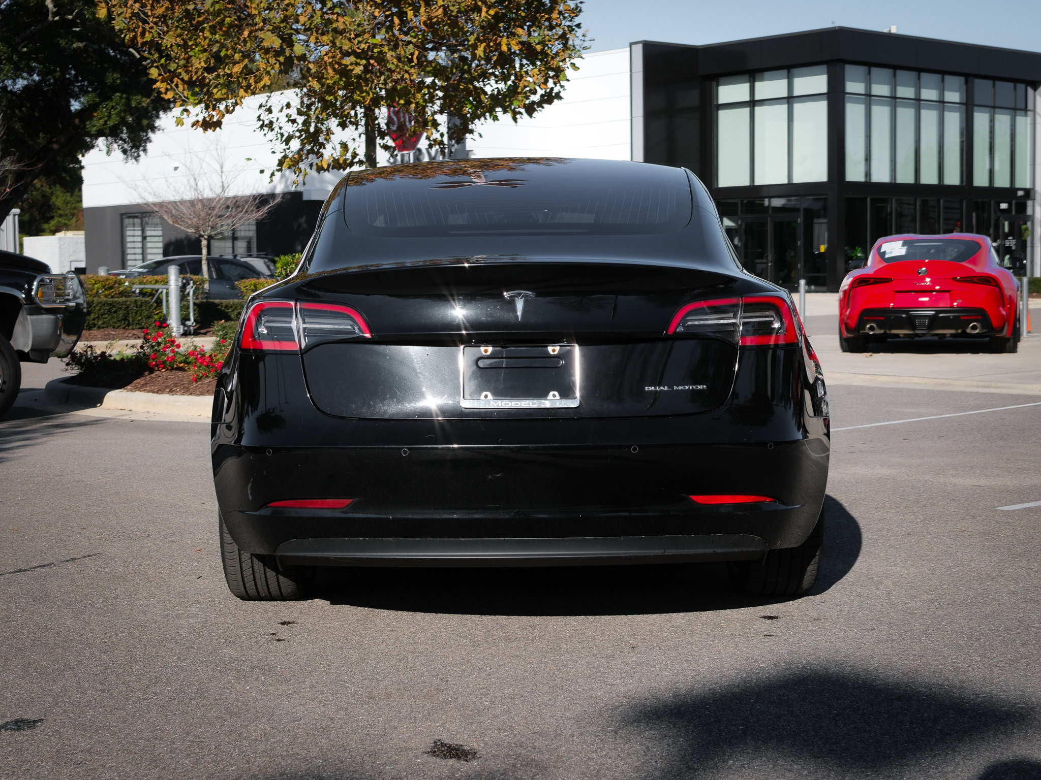 Used 2018 Tesla Model 3 Long Range image 9