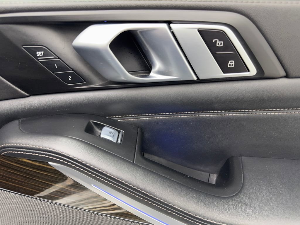 Used 2023 BMW X7 xDrive40i image 53