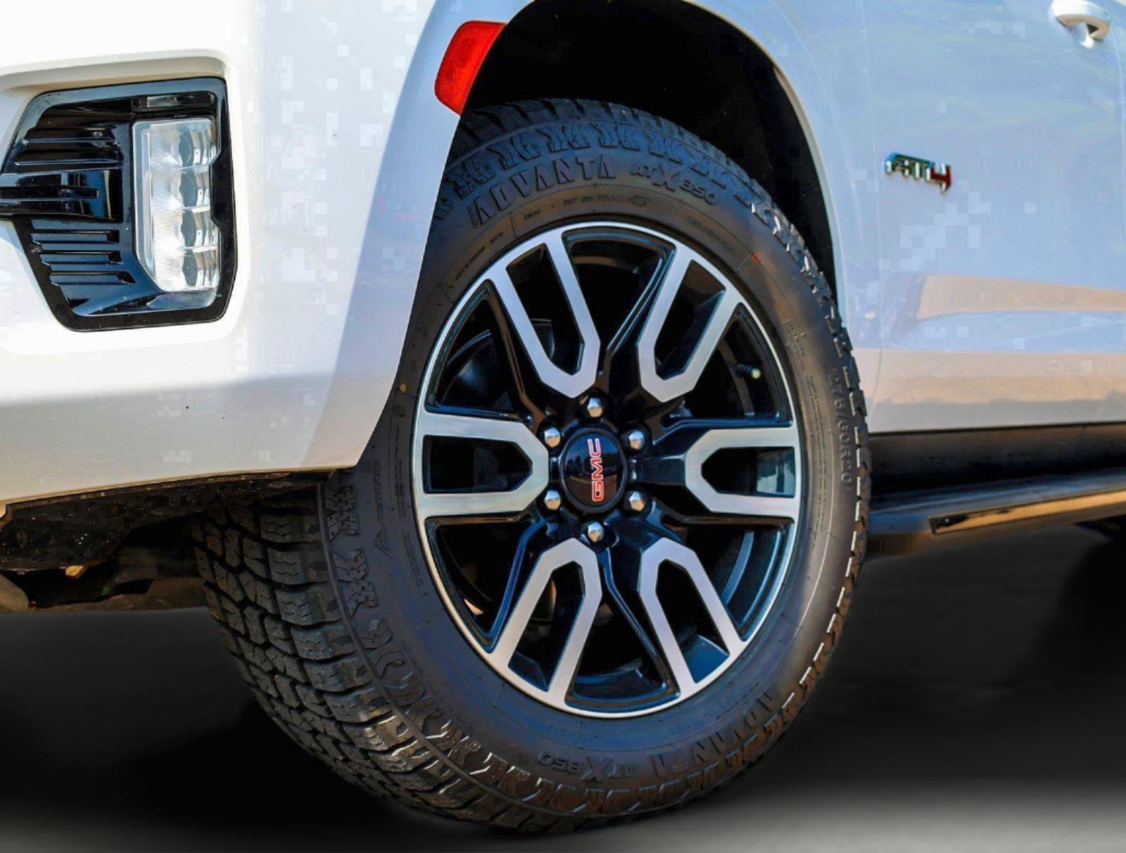 Used 2024 GMC Yukon AT4 w/ Technology Package AWD/4WD image 2