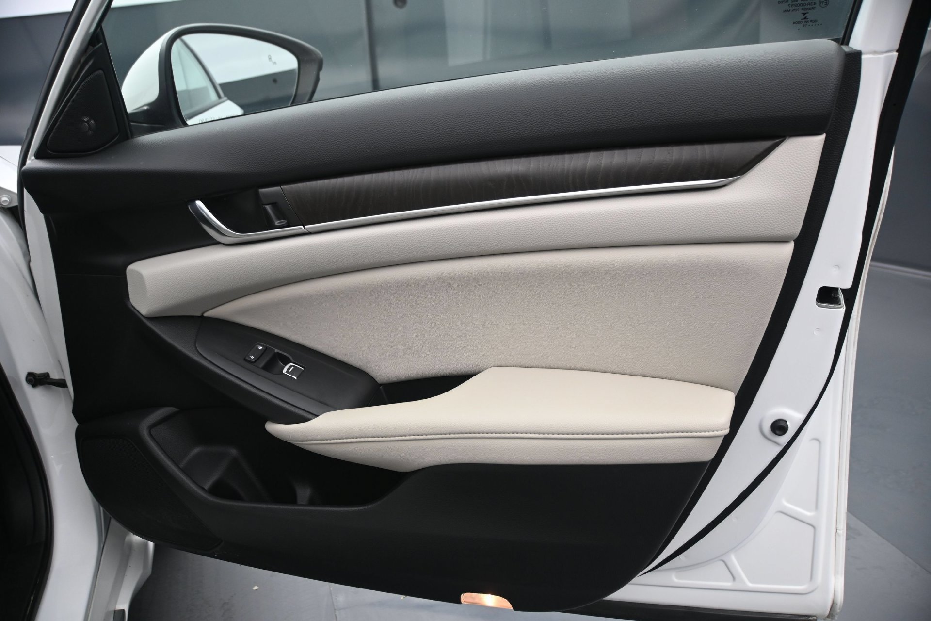 Used 2019 Honda Accord Touring image 12
