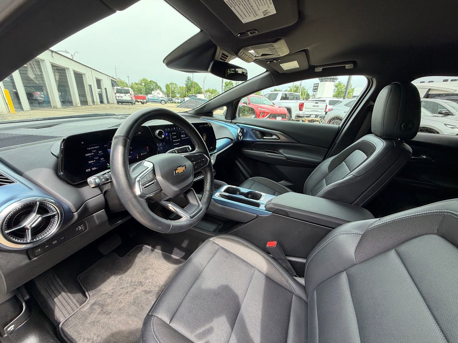 Used 2025 Chevrolet Equinox EV LT w/ Convenience Package FWD image 10