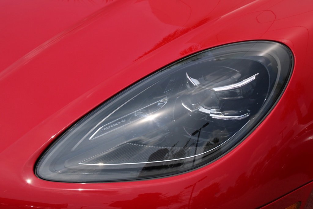 Used 2025 Porsche Macan image 11