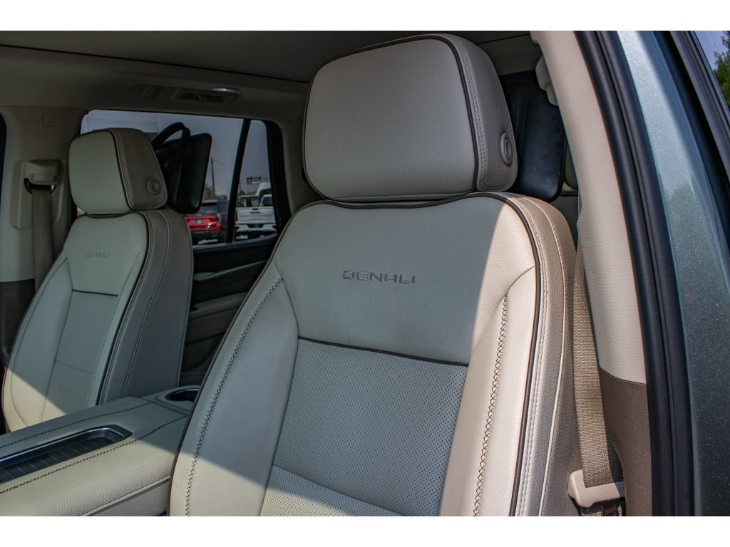 Used 2024 GMC Yukon Denali w/ Advanced Technology Package AWD/4WD image 33
