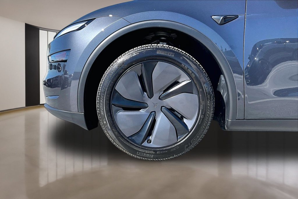 Used 2026 Tesla Model Y 2WD image 33