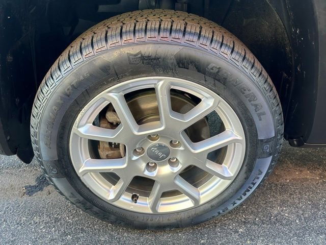 Used 2020 Jeep Renegade Latitude AWD/4WD image 12