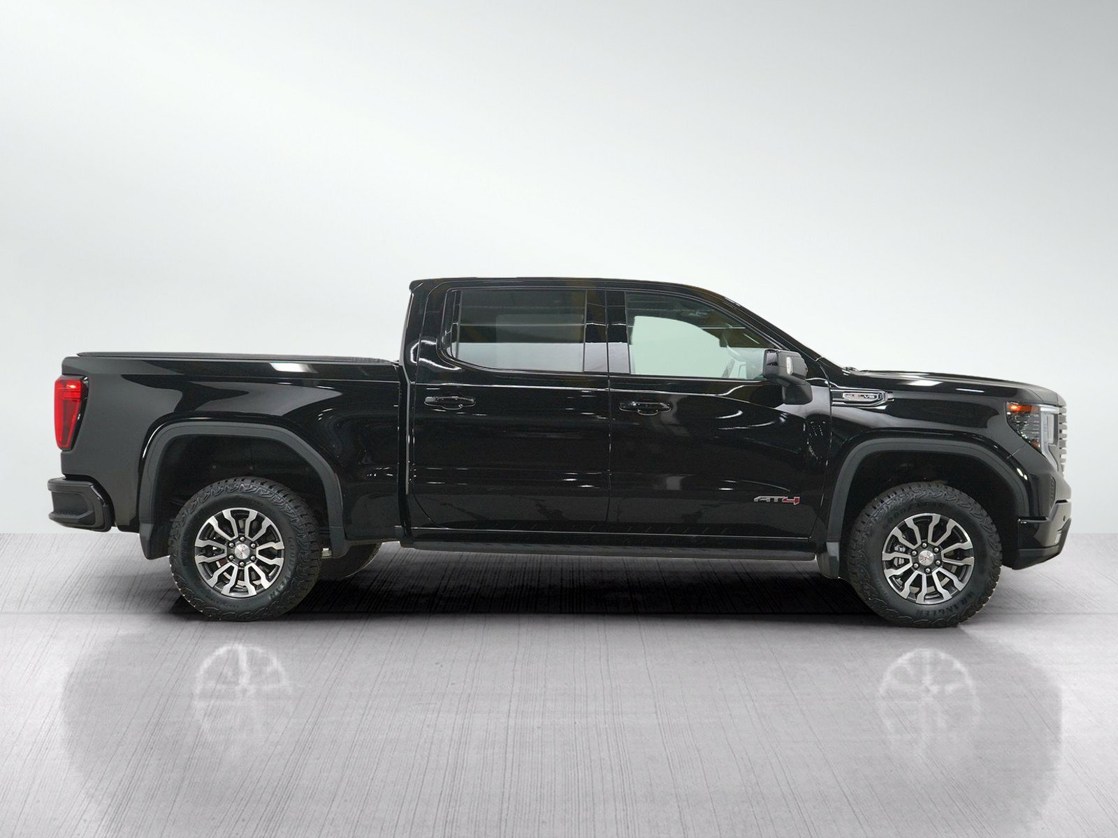 Used 2023 GMC Sierra 1500 AT4 w/ Technology Package AWD/4WD image 6