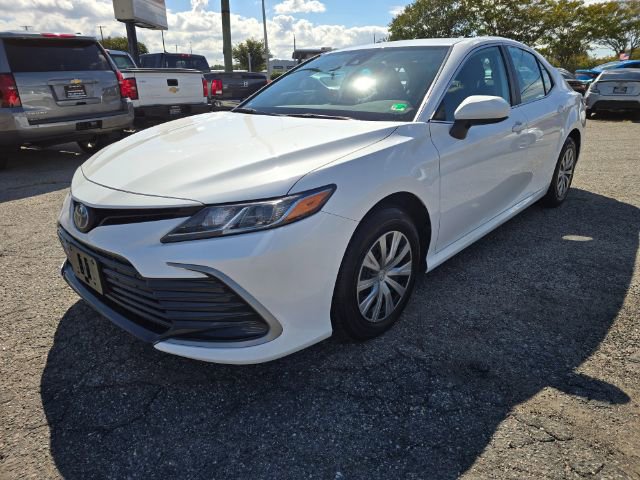 Used 2022 Toyota Camry LE image 3