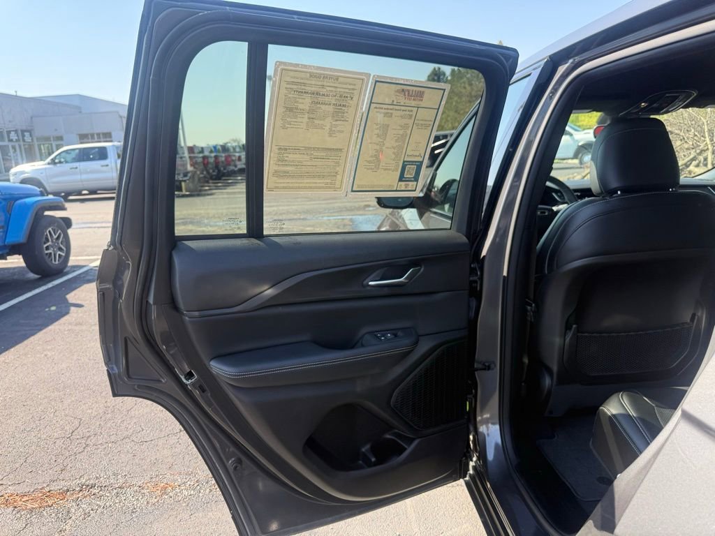 Certified 2024 Jeep Grand Cherokee Altitude AWD/4WD image 30
