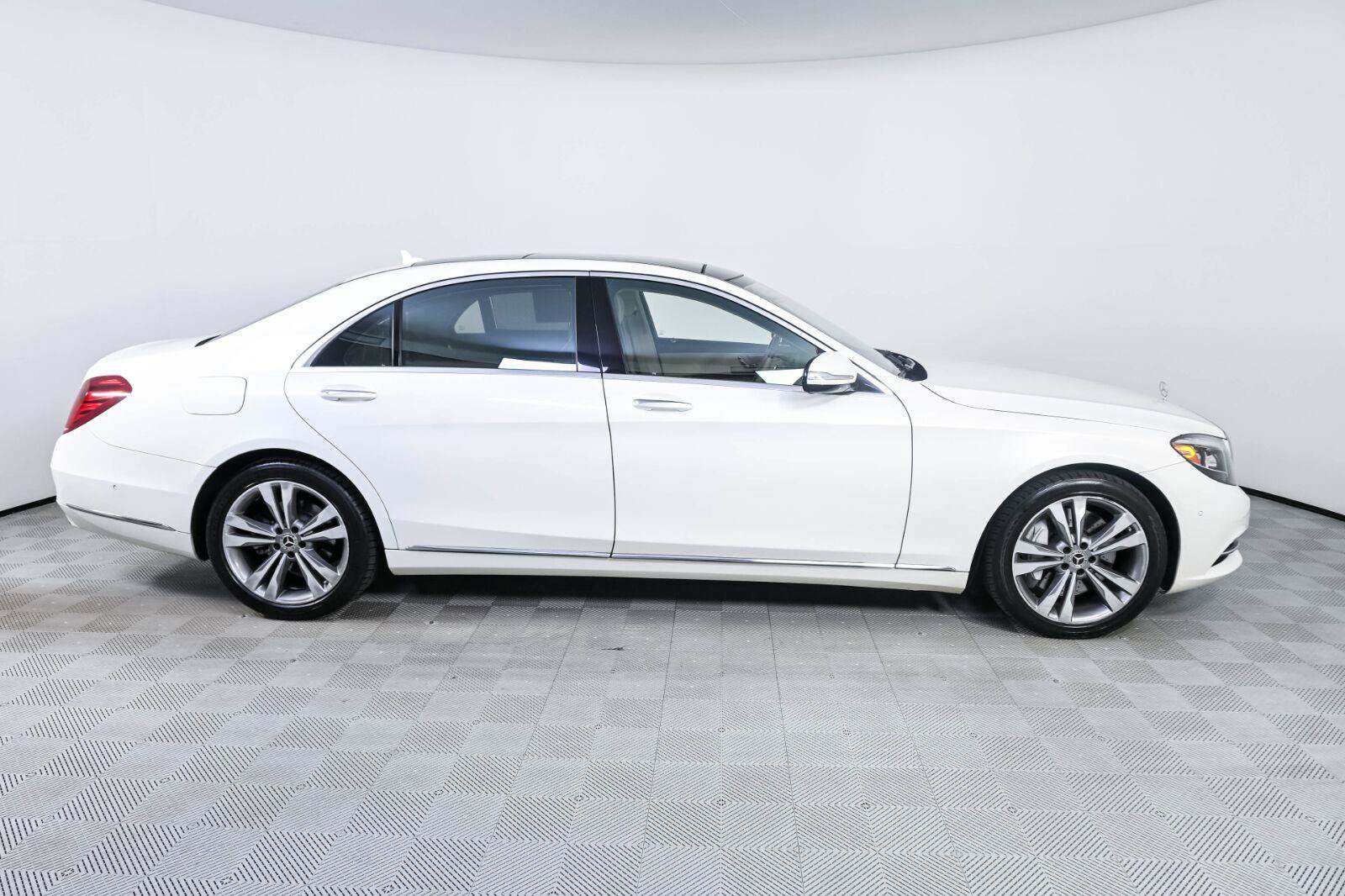 Used 2017 Mercedes-Benz S 550 Sedan w/ Premium Package image 27